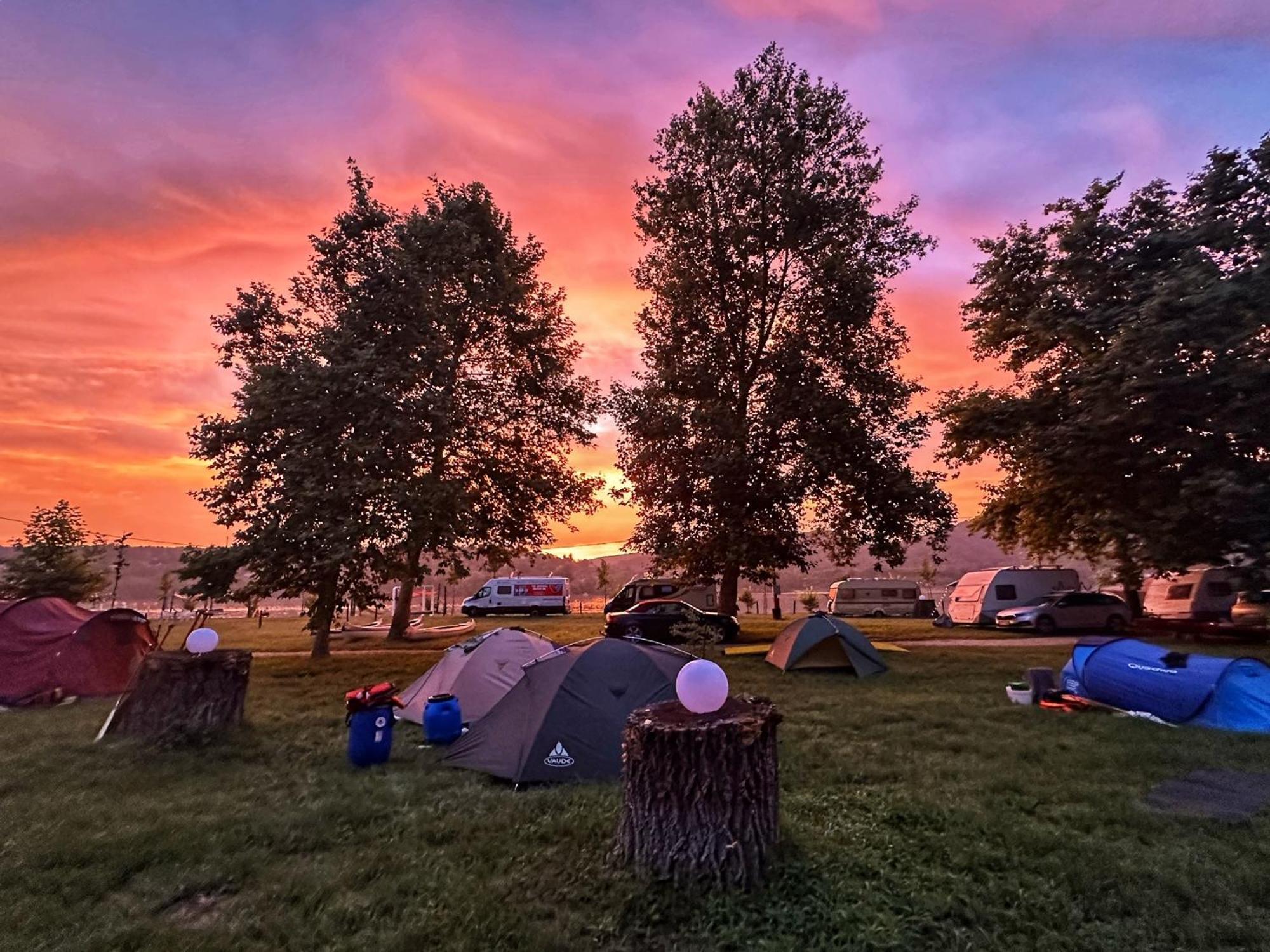 Partifecske Kemping Pilismarot Exteriér fotografie
